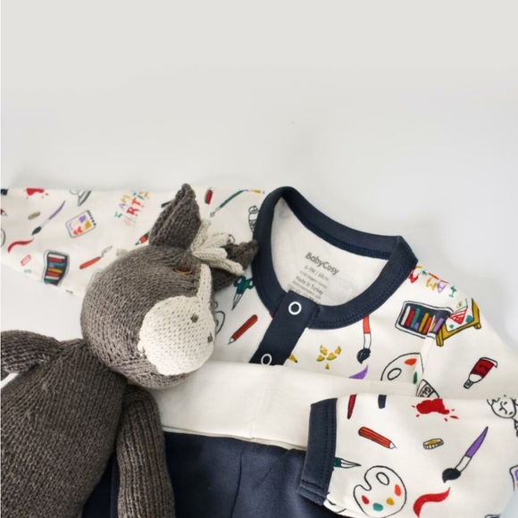 Organic Comfort Meets Adorable Design: 2-Piece Little People Set - Picture 6 of 8